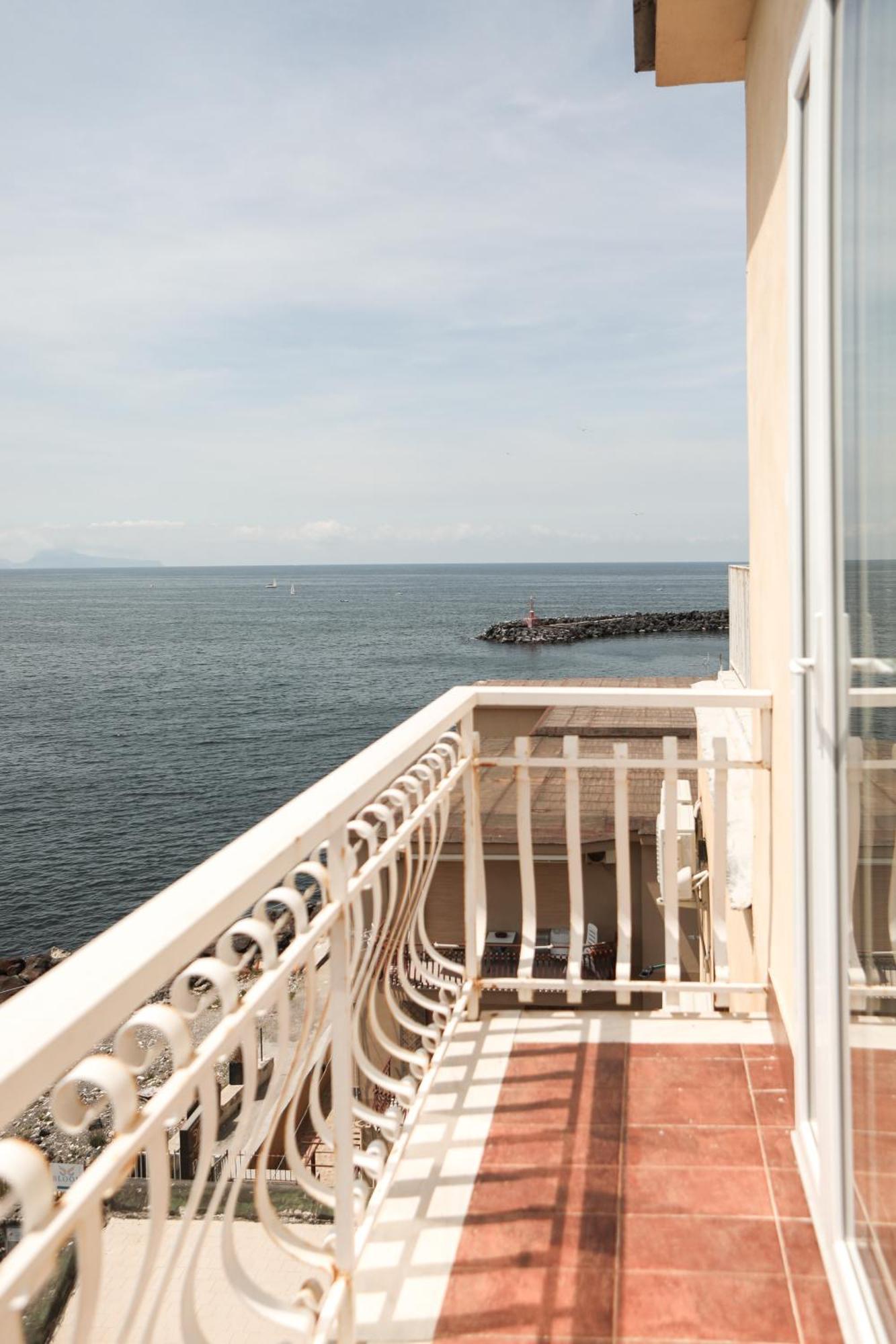Charme Room&Relax Torre del Greco Bagian luar foto